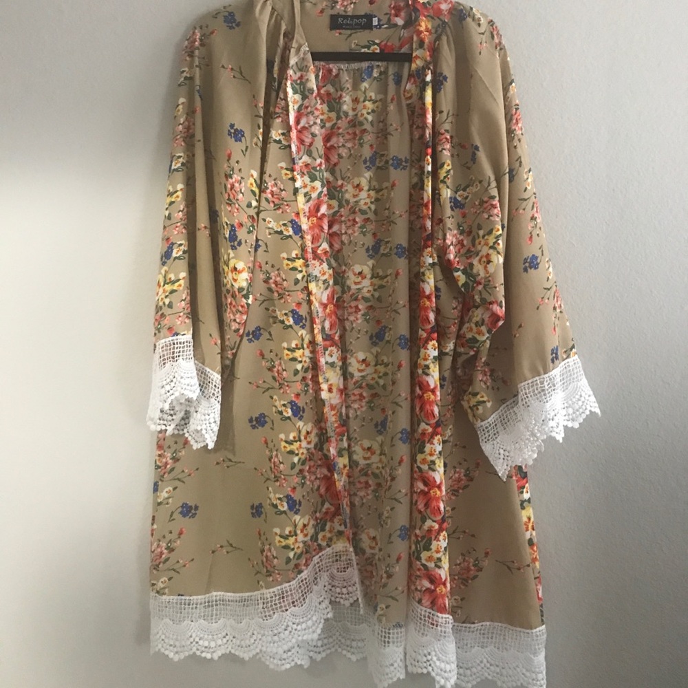 Floral and lace Kimono